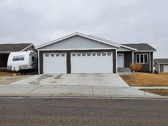 3rd image of 3319 Butterfield Dr