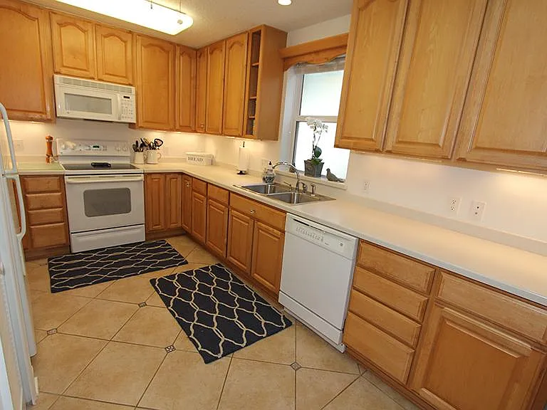 2379 Seminole Rd — Photo 11