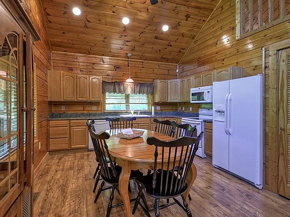 4th image of 347 Lakeview Dr