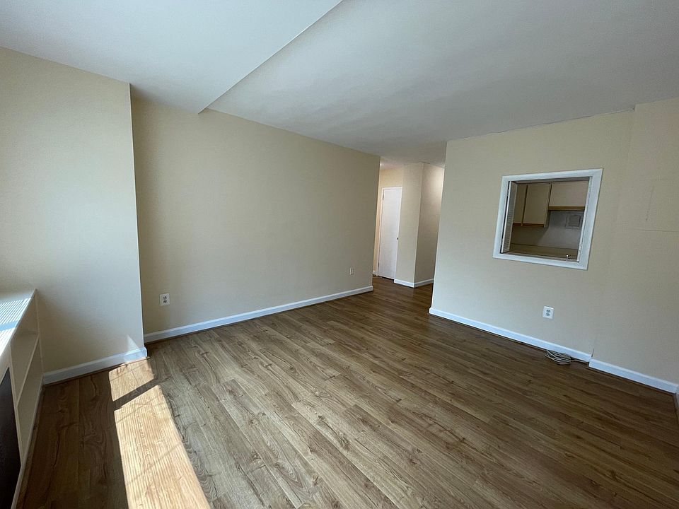 1st image of 1021 Arlington Blvd APT 704