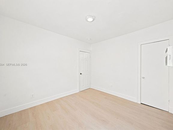 4th image of 125 NE 56th St APT 1