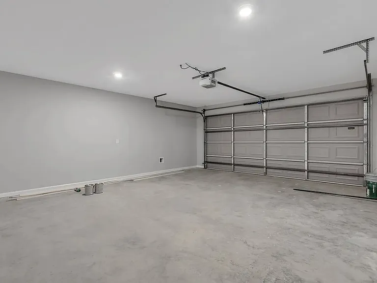 245 Abigail Cir — Photo 2