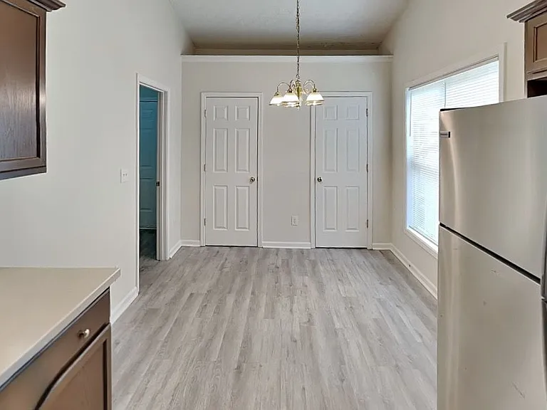 2416 Miller Oaks Cir — Photo 6