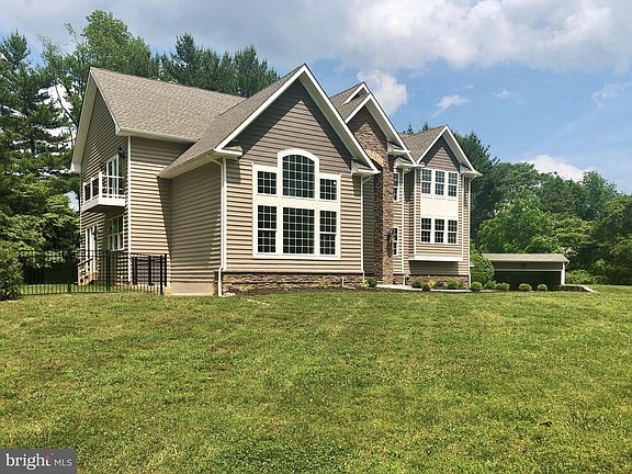 2nd image of 593 Newell Dr