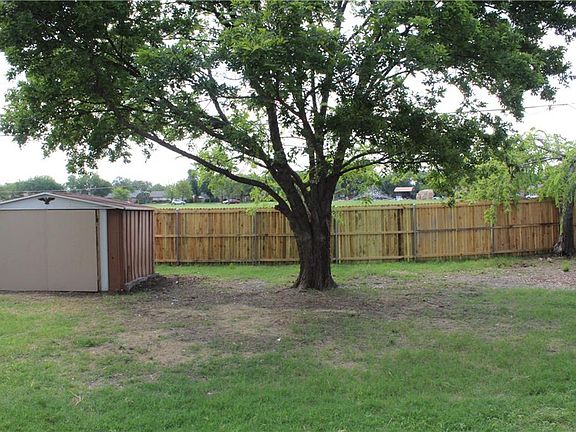 4th image of 609 W Grenoble Dr