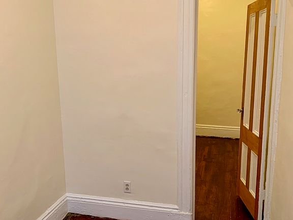 4th image of 318 E 9th St APT 5