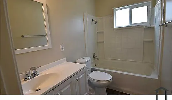 1108 Saint Louis Ave — Photo 6