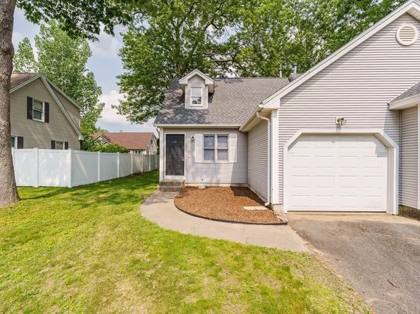 34 Luden St, Springfield, MA 01118