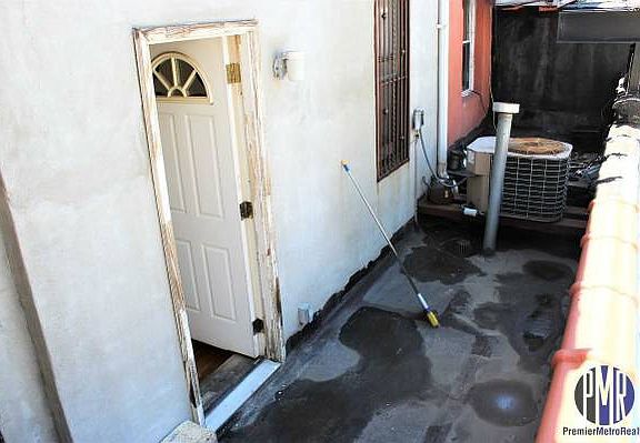 4th image of 988 Bedford Ave #3