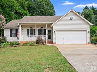 138 Valley Glen Dr, Troutman, NC 28166