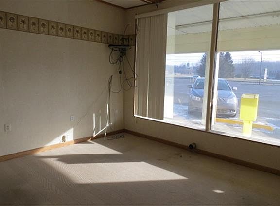 4th image of 2121 S Memorial Dr