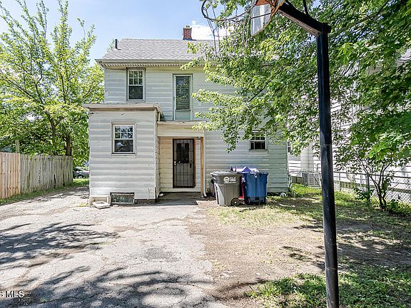 5th image of 119 Carbon St