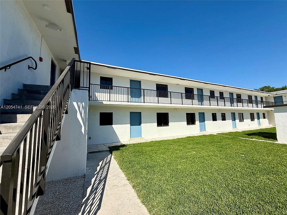 1st image of 180 NE 57th St APT 14