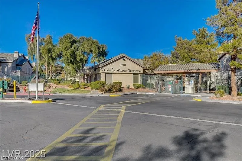 2 bed, 2.0 bath, 1050 sqft, $1,395 — Photo 3