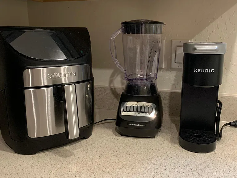 Plenty of appliances!