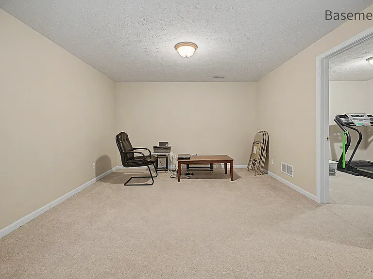 2819 Gill St — Photo 31