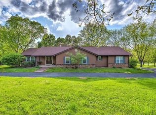 1302 Chatillon Estates Dr, Hazelwood, MO 63042