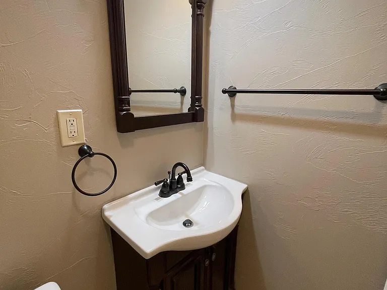 6814 Thomas Blvd — Photo 10