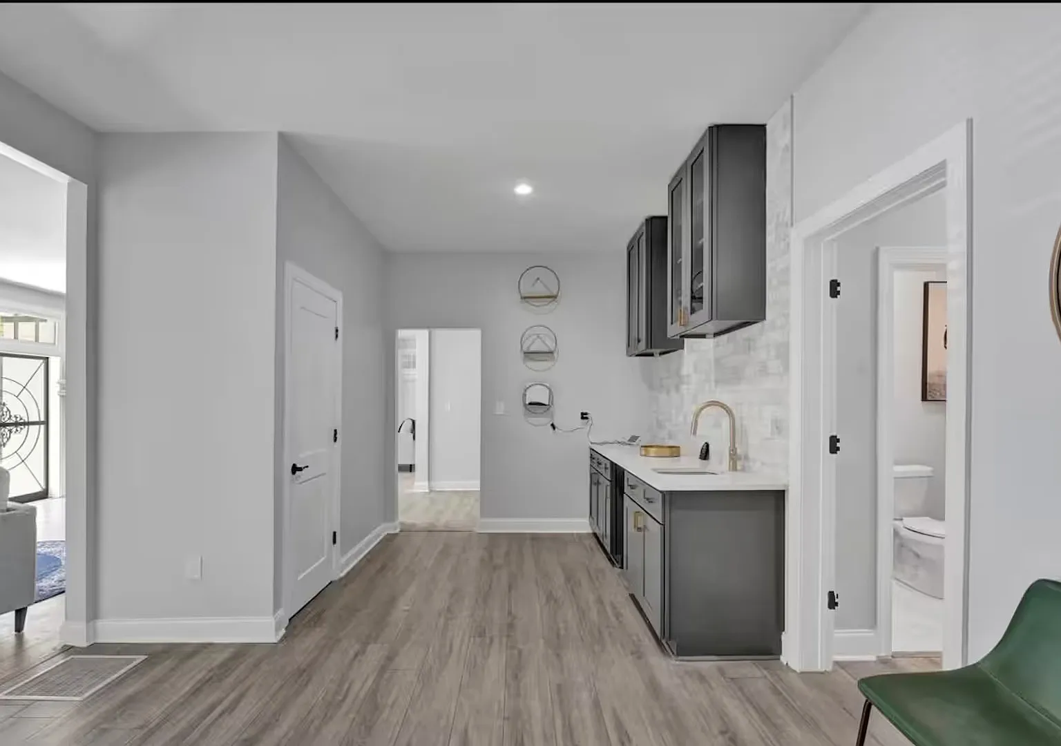 Furnished home perfect month stays, or longer! — Photo 4