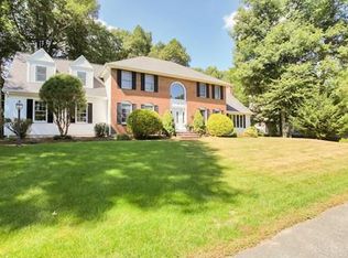9 Saxon Ln, Shrewsbury, MA 01545