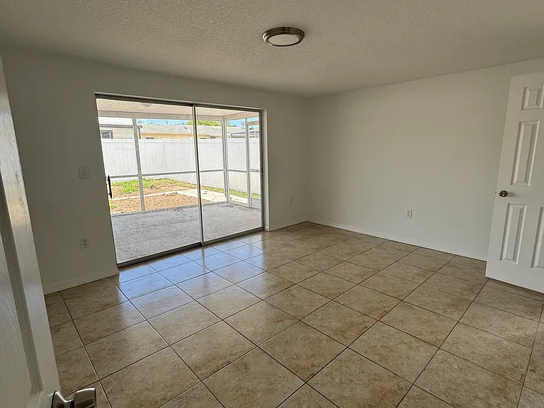 7140 Fox Hollow Dr — Photo 10