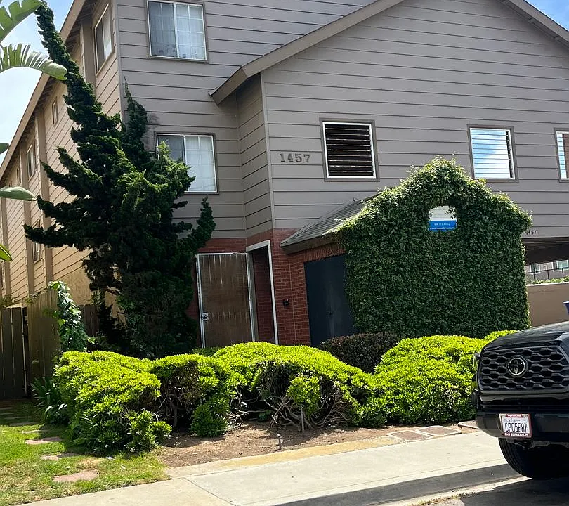 Hemlock Ave