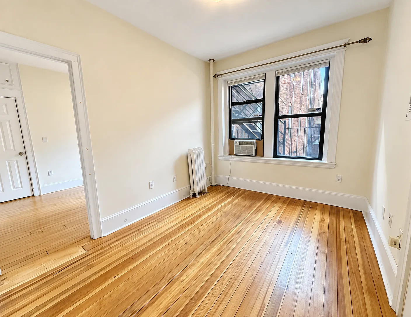 1 bed, 373 sqft, $2,395 — Photo 2