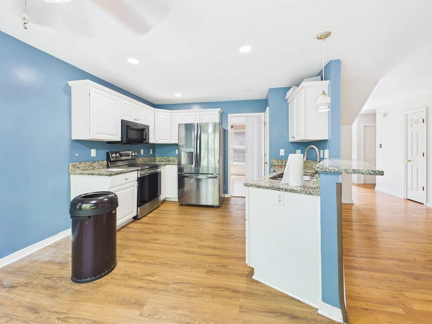 4 bed, 2.0 bath, 1811 sqft, $2,495 — Photo 4