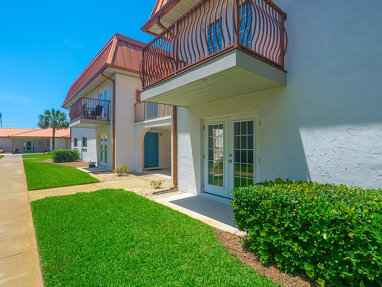 2100 W Beach Dr #R102 — Photo 15