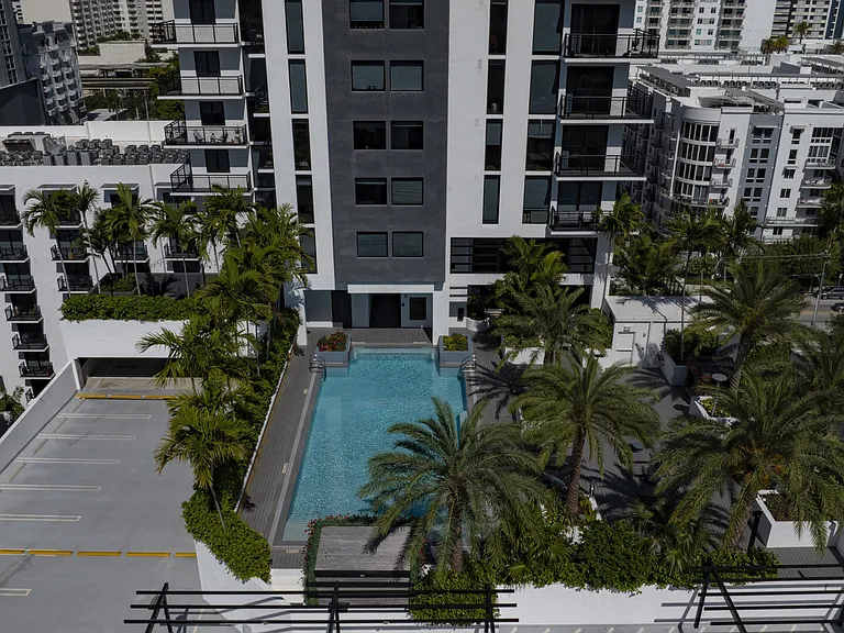 Maizon Brickell — Photo 42