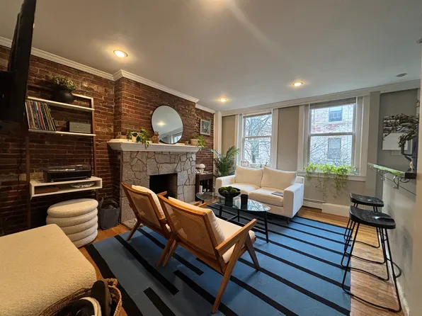 41 Grove St APT 4, Boston, MA 02114