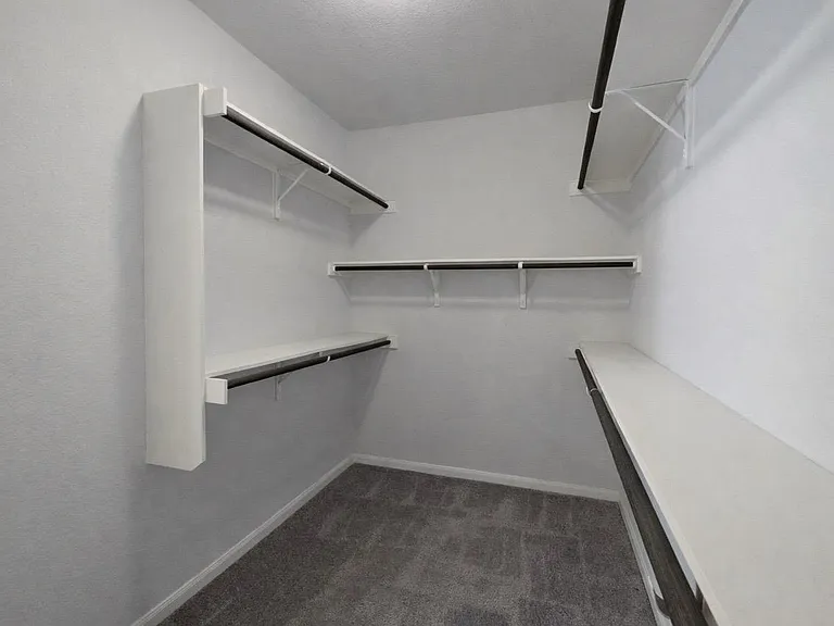 511 Pulitzer Dr — Photo 19