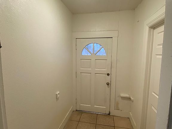 2nd image of 621A E Kingsley Ave