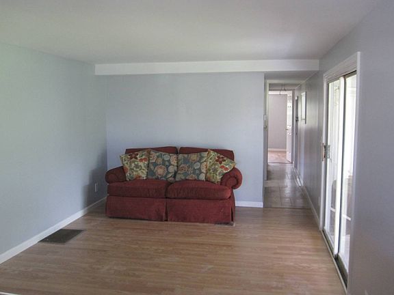 4th image of 224 Royce St #224