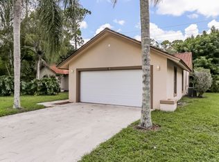 961 Citrus Pl, Wellington, FL 33414