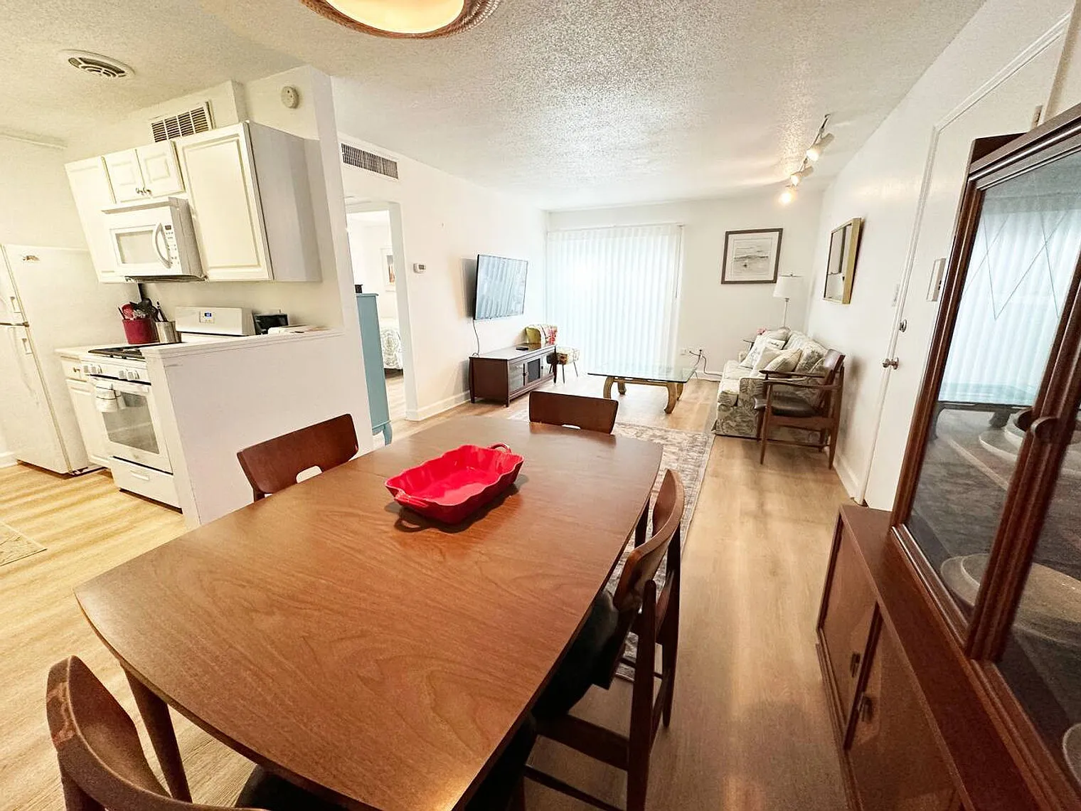1 bed, 1.0 bath, 430 sqft, $3,102 — Photo 3