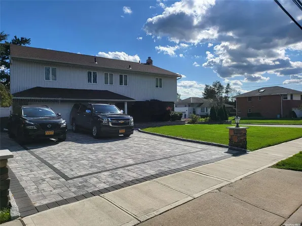 2020 Valentines Road, Westbury, NY 11590