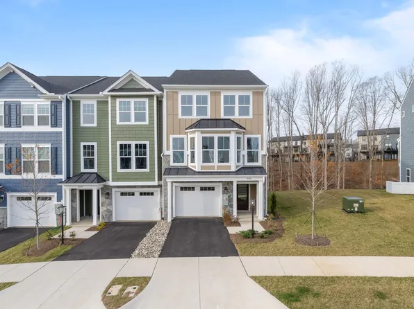 3034 Farrow Cir, Charlottesville, VA 22901
