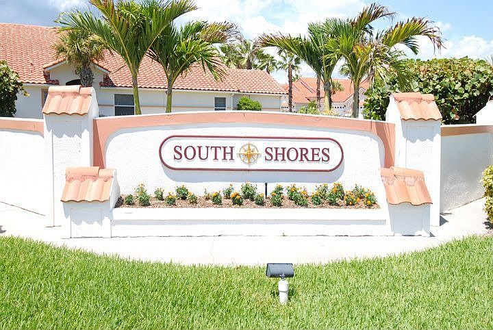 Entrance to South Shores