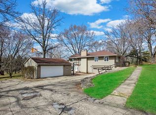 1201 Hillcrest Dr, Freeport, IL 61032