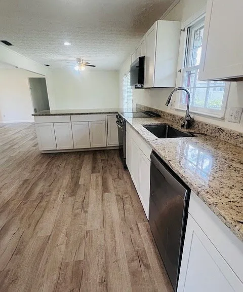 908 Habersham Rd — Photo 7