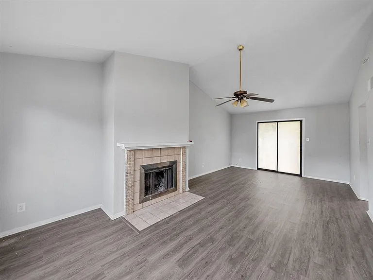 28 Brewster Ct — Photo 53