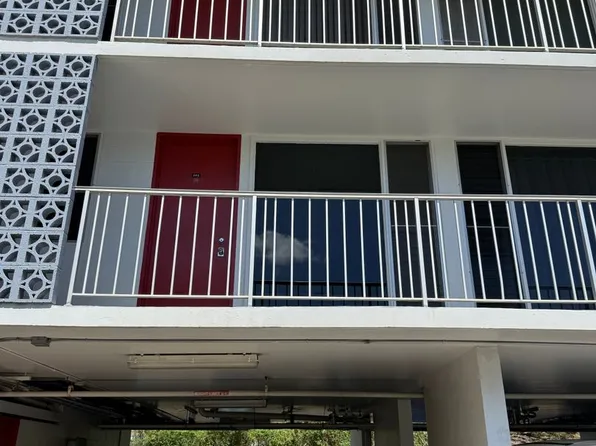 1077 Ala Napunani St APT 202, Honolulu, HI 96818