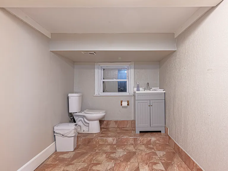 40 S Bartram Ave — Photo 24