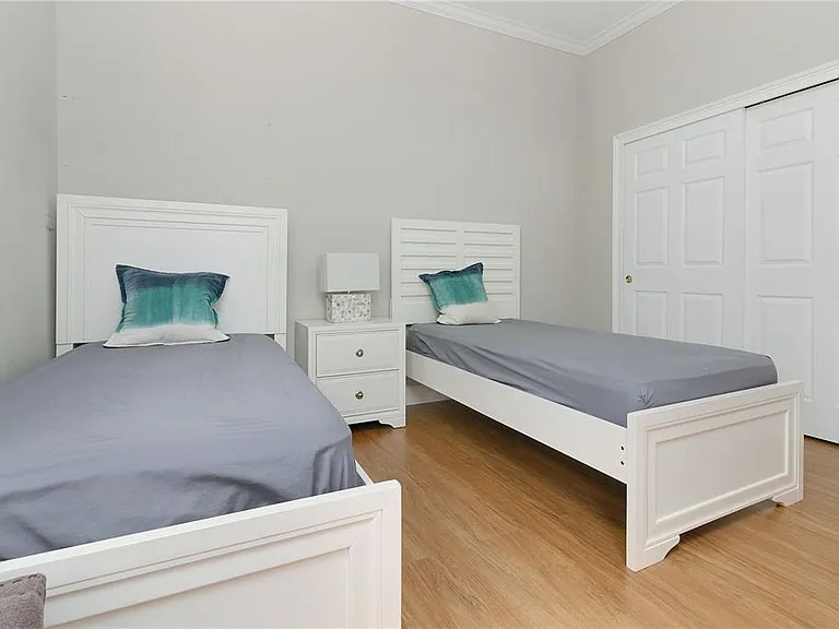 216 Eastpark Dr — Photo 44