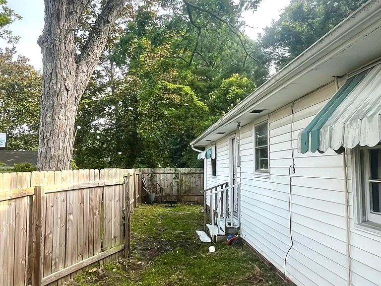 1409 Wooster St — Photo 29
