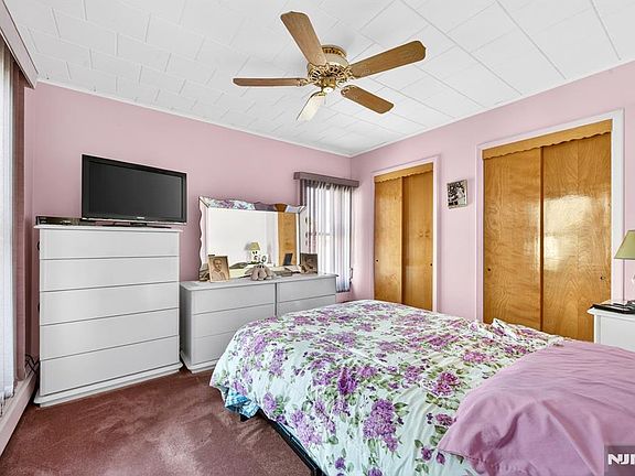 4th image of 4-16 Bergen Ave