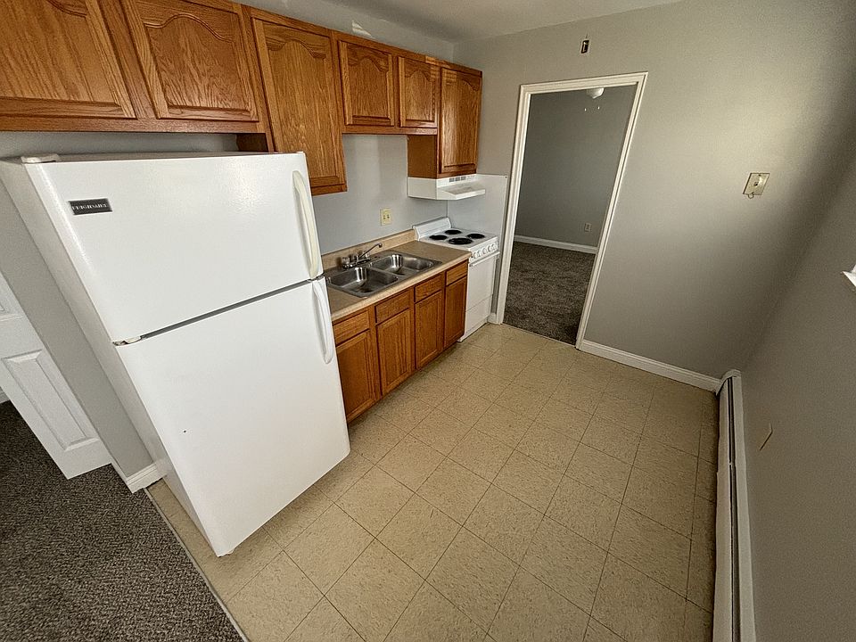 2nd image of 2208 Lawn Ave #11