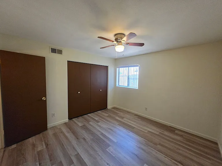 GAU01 627 E Knoll — Photo 18