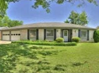 7025 Corona Dr, North Richland Hills, TX 76180